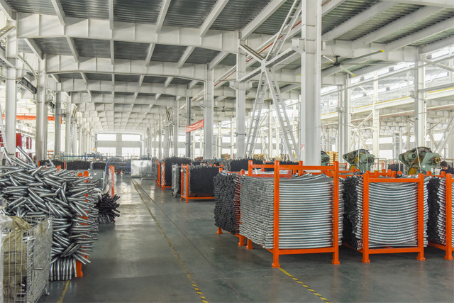 Inventaire d"&eacute;quipement de terrain de jeu personnalis&eacute; termin&eacute;, pr&ecirc;t pour l"exp&eacute;dition sous marque priv&eacute;e