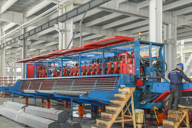 Ligne d"assemblage d"&eacute;quipements de terrains de jeux ODM pour la production de trampolines personnalis&eacute;s