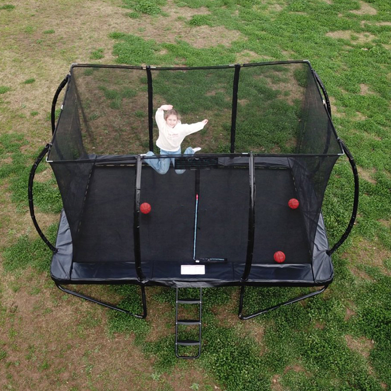 &Eacute;valuation des conditions du sol dans la cour pour une configuration de trampoline rectangulaire ext&eacute;rieur